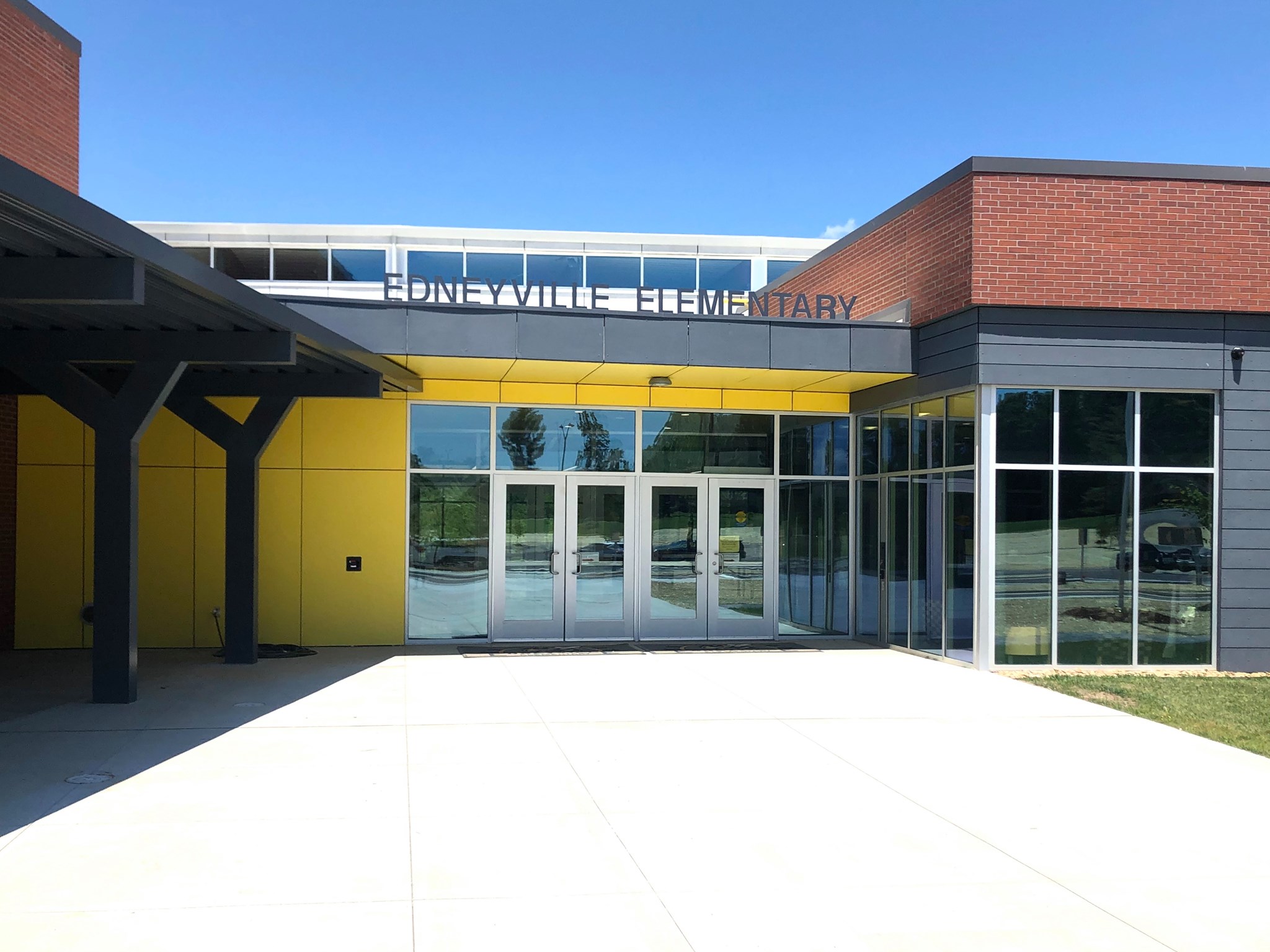 Photo of Edneyville Elementary exterior