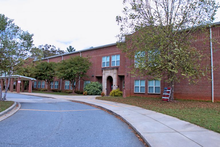 Photo of Etowah Elementary exterior