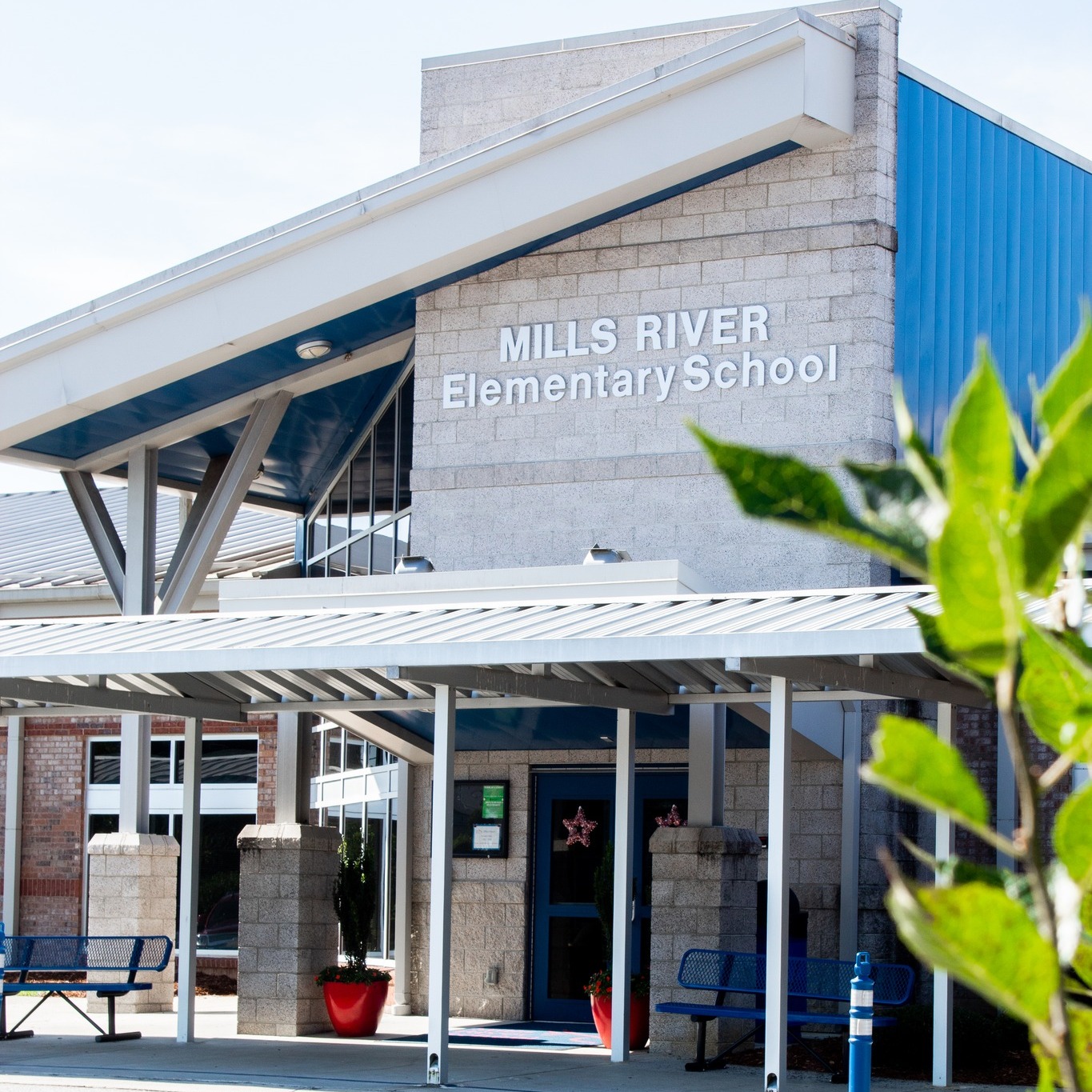 Photo of Mills River Elementary exterior